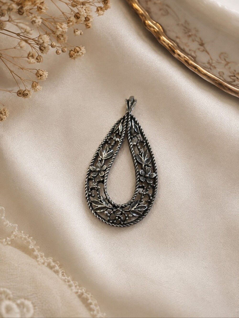 Pewter Floral Teardrop Earrings – Elegant Leaf Design
